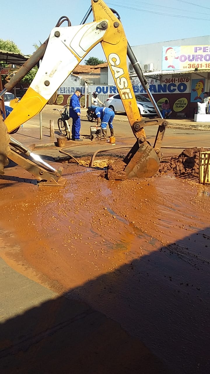 Cano Estoura E Moradores Ficam Sem água